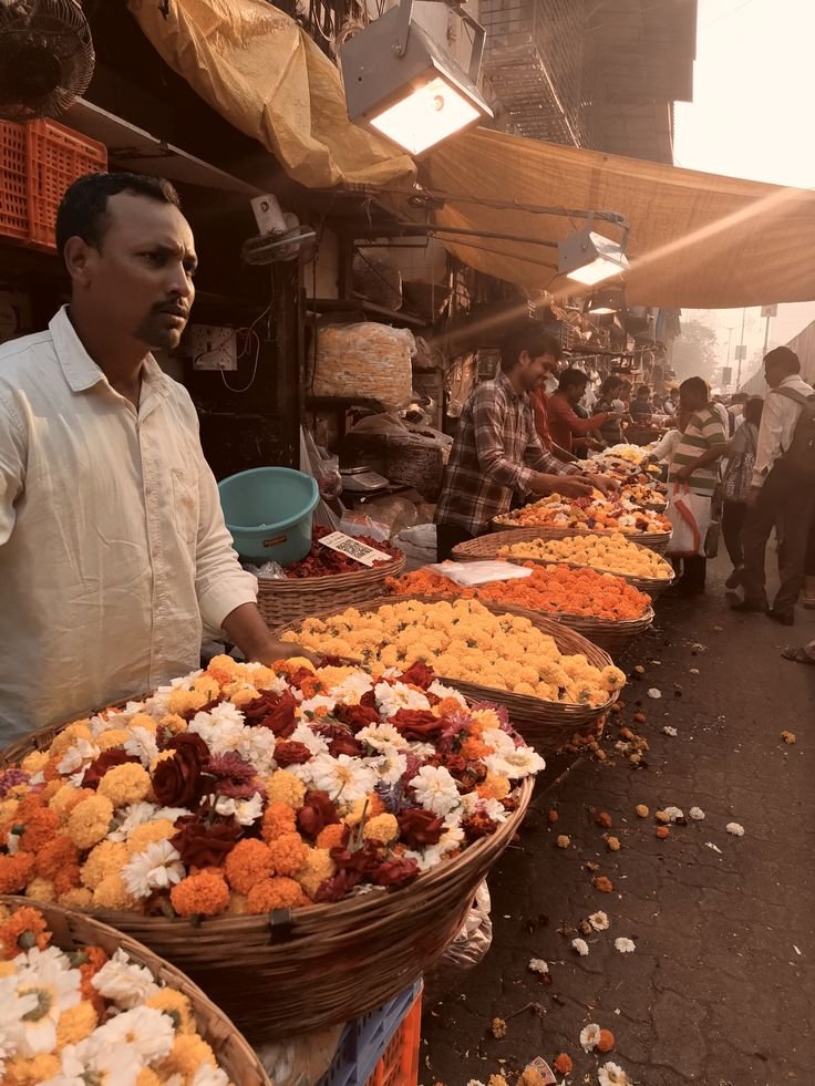 Street food vendor at a Mumbai market stall