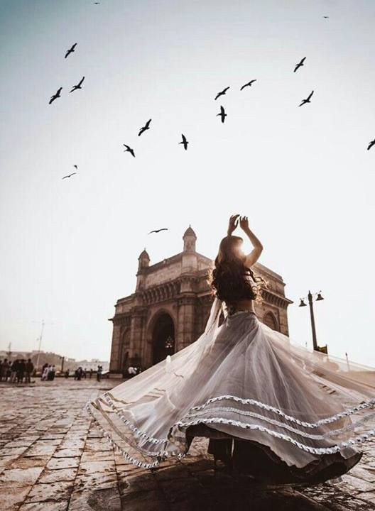 Twirling at the Gateway, Mumbai